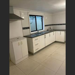 Granny flat 2 phòng, mới tân trang vùng Fairfield cho thuê