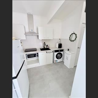 Cho thuê phòng hoặc thuê nguyên căn mới renovated – Oakleigh East